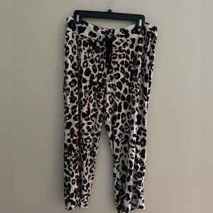 Soma Women's Pajama pants Sleepwear Size XL Leopard Print Animal